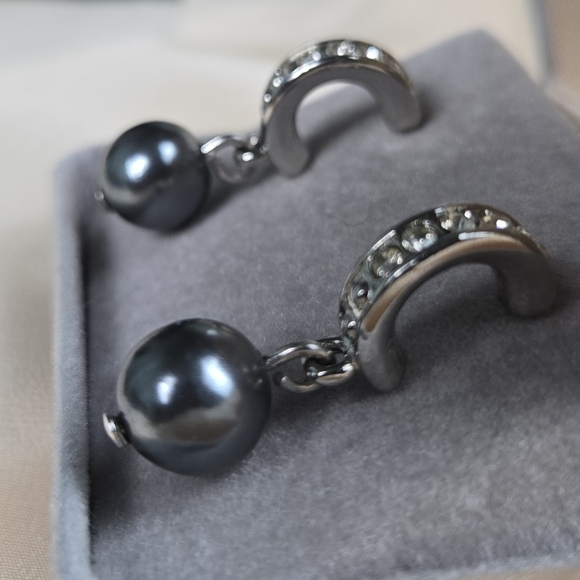 Silver Tone Rhinestones Gray Fuax Pearl Drop Earrings - Picture 11 of 17